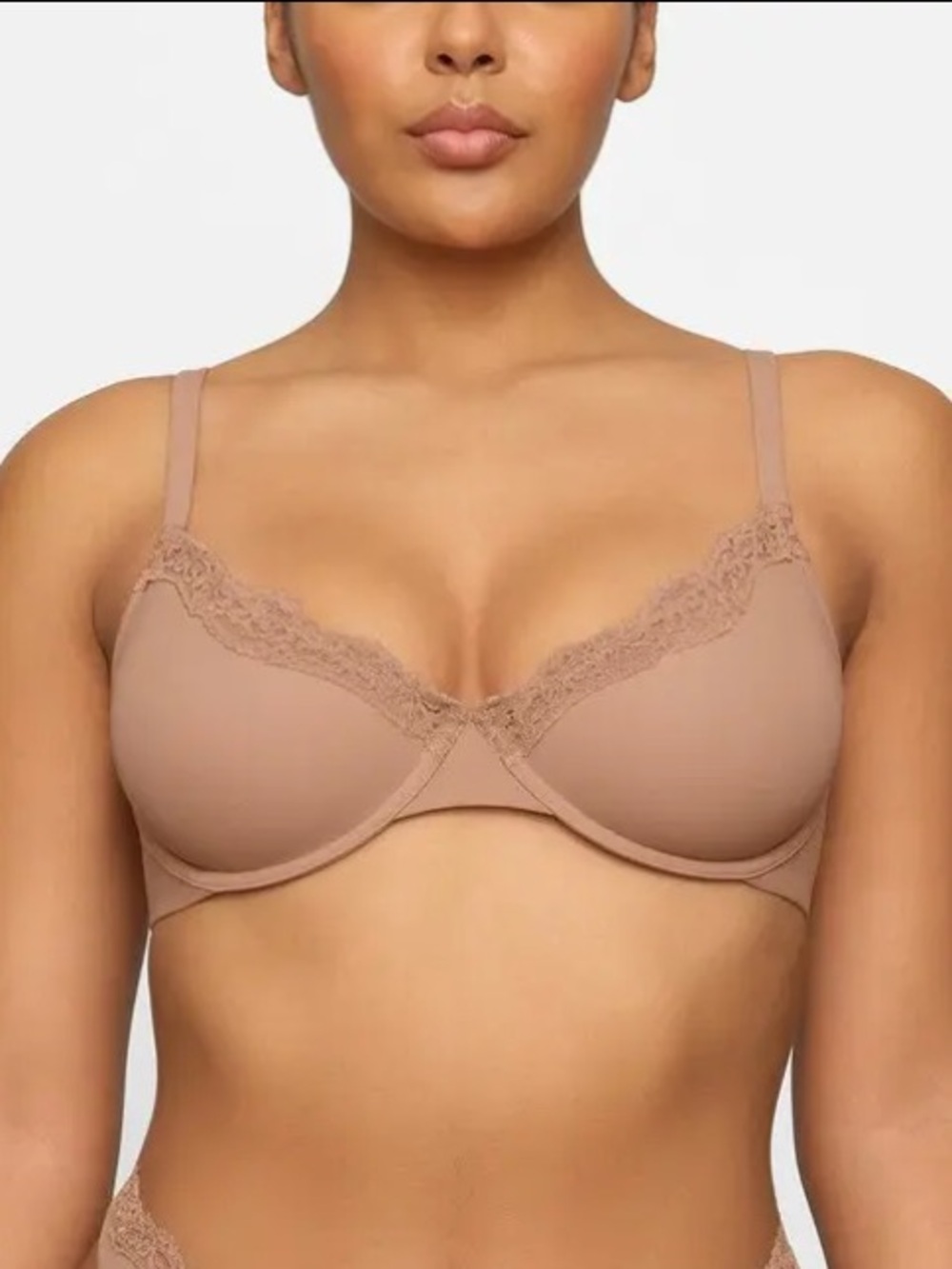 SKIMS Fits Everybody Lace Underwire Bra in Sienna